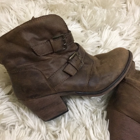 Brown heeled booties - Picture 2 of 6
